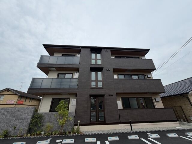 拡大写真:Luveria 3階302の外観