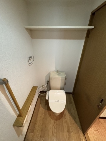 拡大写真:アスティ学南町 1階100のトイレ