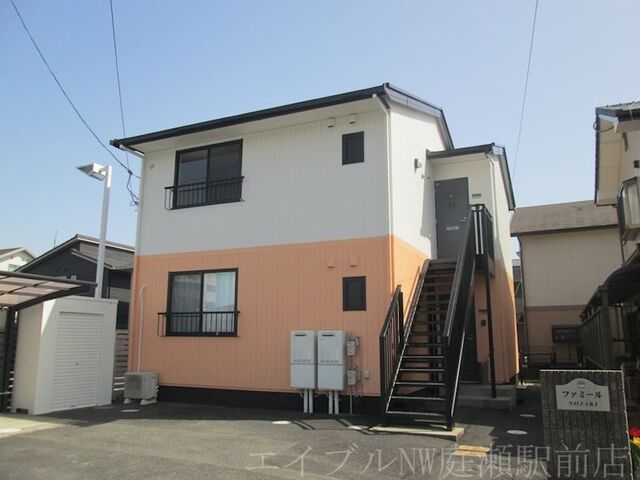 ファミールのざきの外観