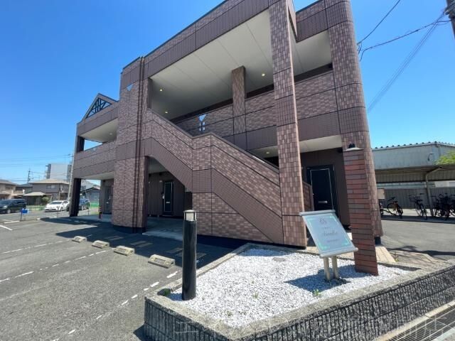 拡大写真:アルカディア 1階102の建物外観