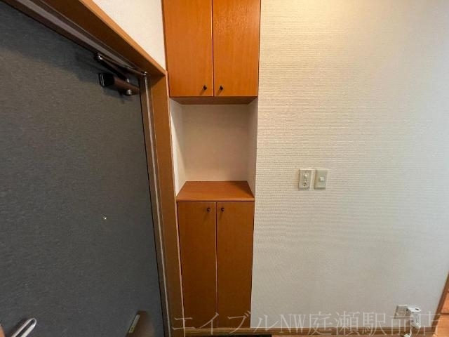拡大写真:アルカディア 1階102の下駄箱