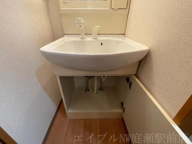 拡大写真:アルカディア 1階102の洗髪洗面化粧台