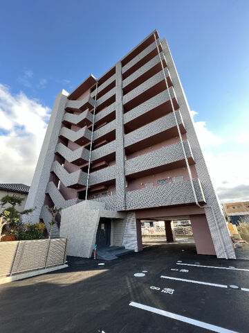 拡大写真:CREGRAD(クレグラッド) 3階306の建物外観