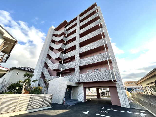 拡大写真:CREGRAD(クレグラッド) 3階306の建物外観