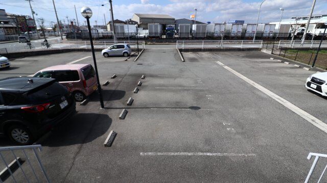 拡大写真:パインプロス 2階202の外観