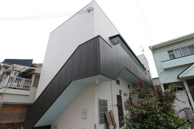 Y`s village馬場通の外観