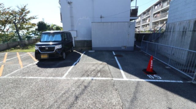 拡大写真:上高丸厚生年金住宅3号棟 1階106の外観
