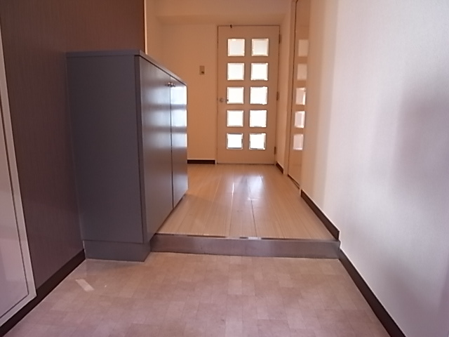 拡大写真:ベルトピア塩屋I 3階301の玄関