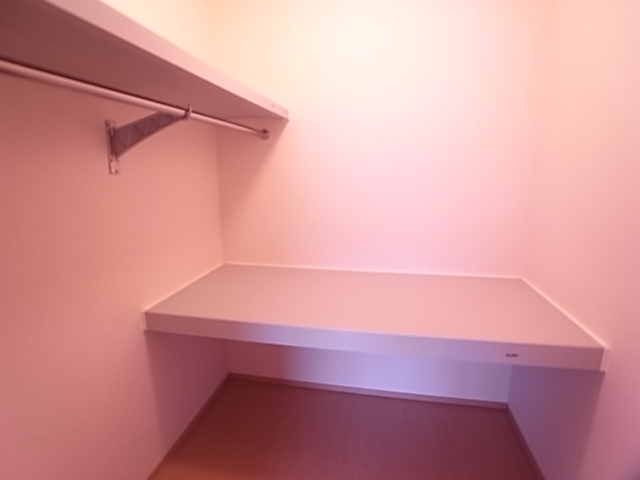 拡大写真:サニープレイス塩屋台 3階301の収納