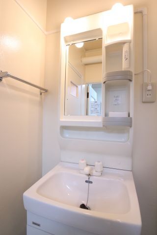 拡大写真:名谷農住団地B棟 2階203の洗面所