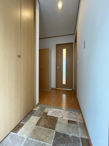 拡大写真:ユマリアコート 2階205の玄関