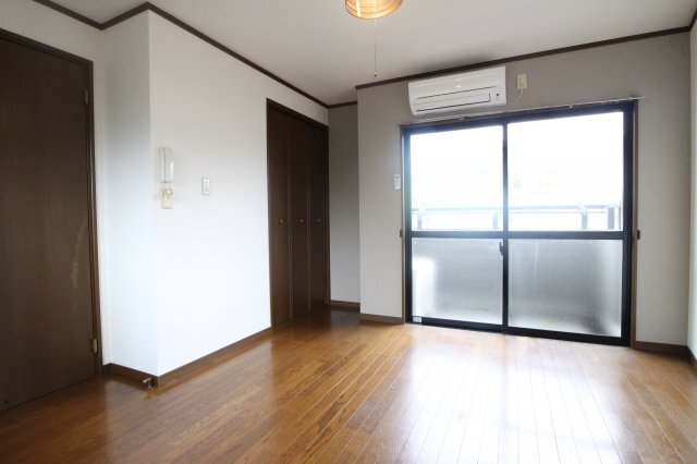 拡大写真:サンウィング神陽 4階403の※同建物別部屋の参考写真です。