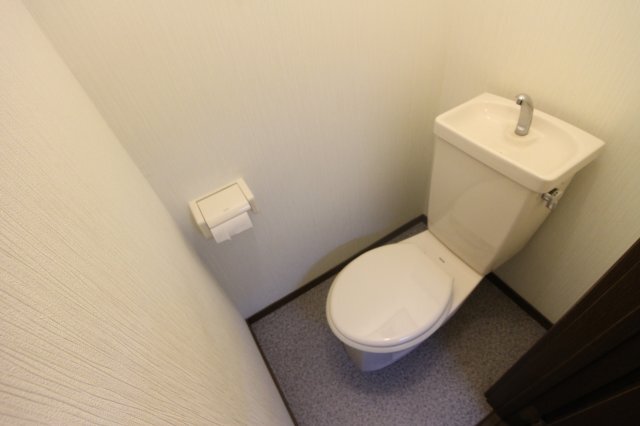 拡大写真:サンウィング神陽 4階403の※同建物別部屋の参考写真です。