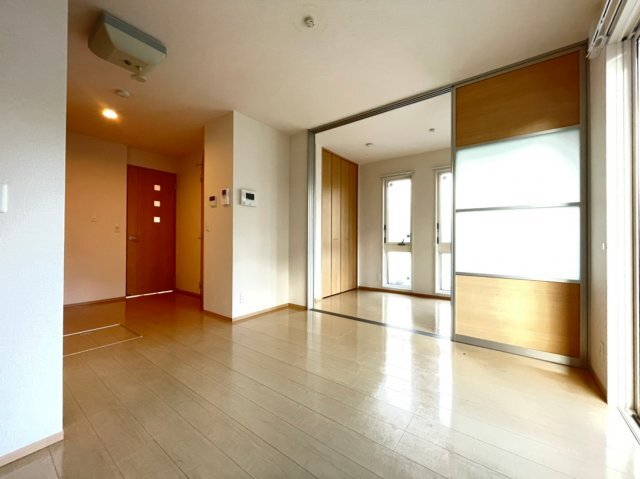 拡大写真:サニーゲイブルズ 1階101の居間