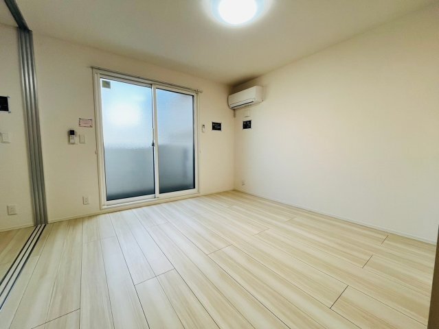拡大写真:シャルムフルーレ 2階202の居間