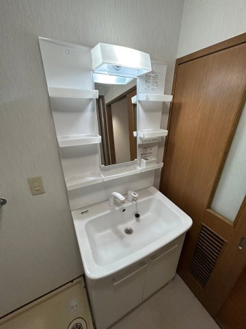 拡大写真:マノワールINO 4階402の洗面所