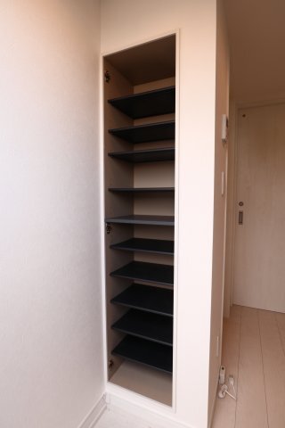 拡大写真:ラネージュ五色山 1階102の収納