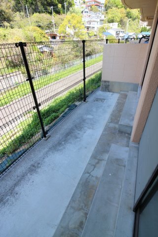 拡大写真:神戸市垂水区下畑町 2階203のバルコニー