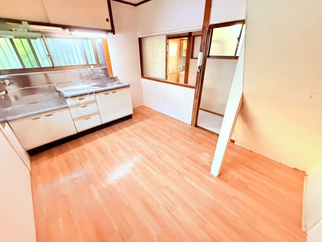 拡大写真:星が丘2丁目戸建 1階0の居間