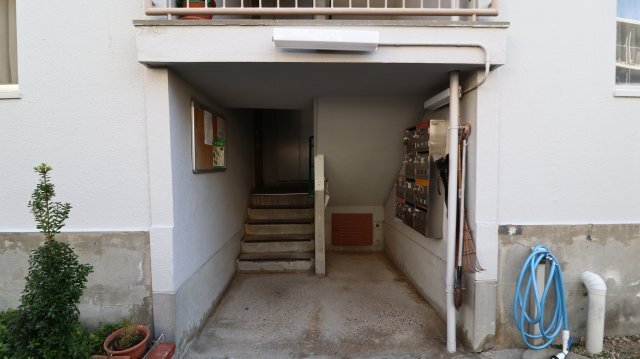 拡大写真:上高丸厚生年金住宅3号棟 1階106のエントランス