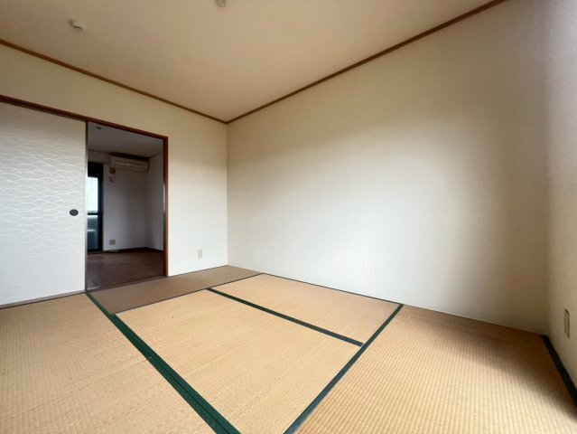 拡大写真:サクレクール・コーベ 2階205の和室