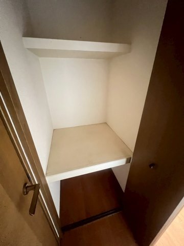 拡大写真:サクレクール・コーベ 2階205の収納