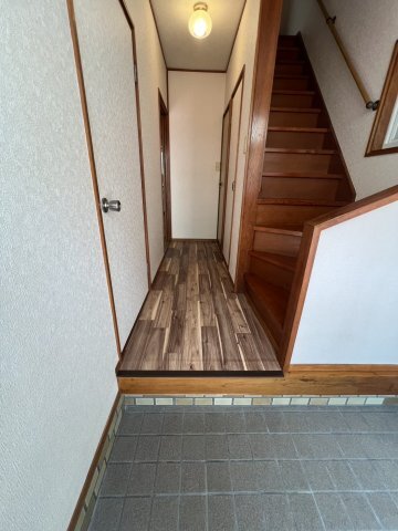 拡大写真:離宮前町1丁目戸建 1階〆の玄関