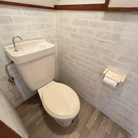 拡大写真:離宮前町1丁目戸建 1階〆のトイレ