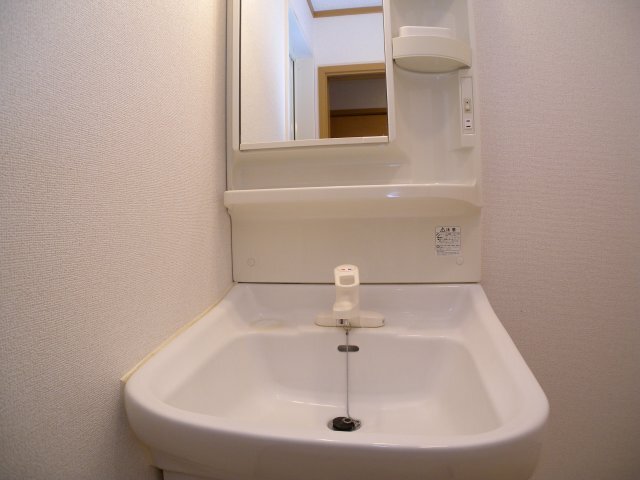 拡大写真:プラティークレーブⅢ 1階104の洗面所