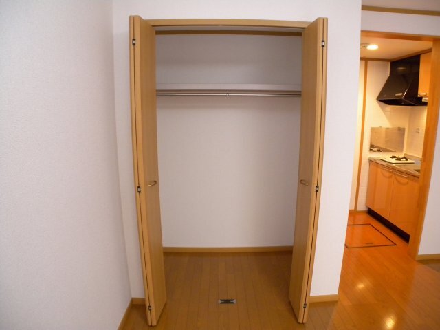 拡大写真:プラティークレーブⅢ 1階104の収納
