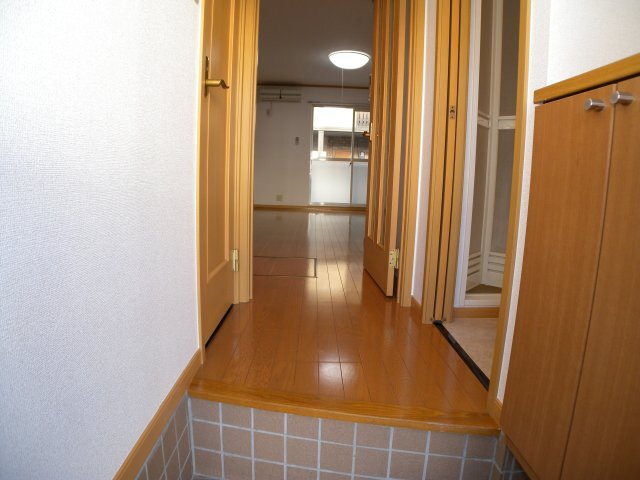拡大写真:プラティークレーブⅢ 1階104の玄関