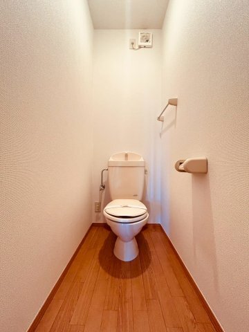 拡大写真:グランディールNKT 2階202のトイレ
