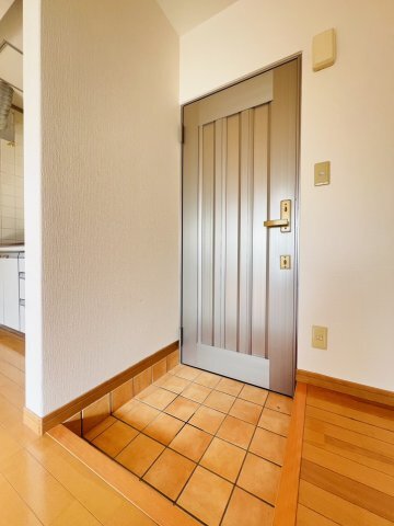 拡大写真:メイセイビル 4階301の玄関