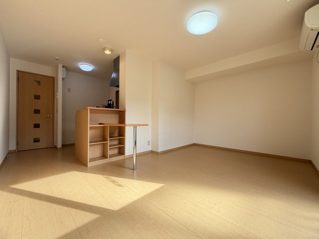 拡大写真:アンソレイエ 2階C205の居間