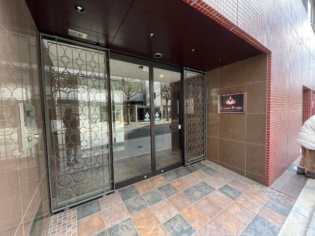拡大写真:クリスタルブライト本町東 4階401のエントランス