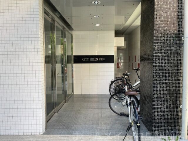 拡大写真:シティヒルズ安堂寺 5階505のエントランス