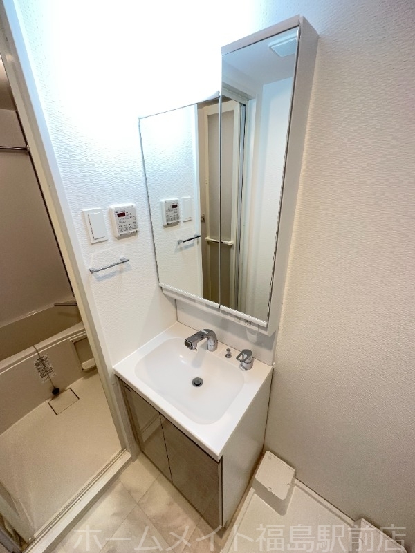 拡大写真:S-RESIDENCE福島玉川Tres 3階301の洗面所