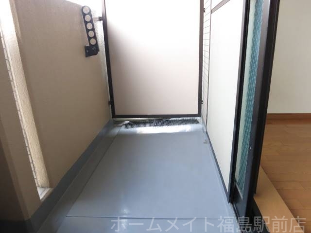 拡大写真:プレサンス梅田西 9階901のバルコニー