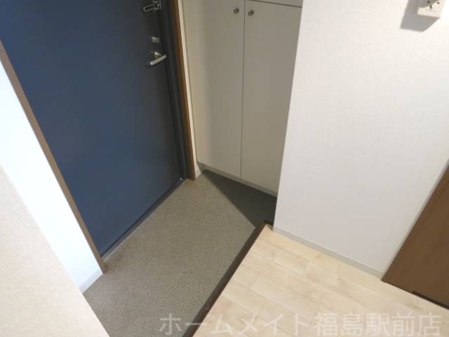 拡大写真:セイワパレス堂島シティ 3階301の玄関