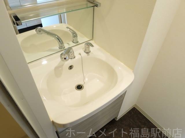 拡大写真:プレサンス福島ニューゲート 7階705の洗面所