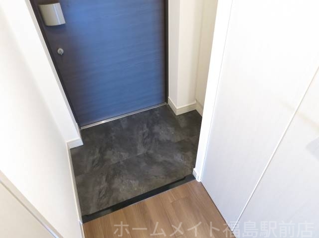 拡大写真:プレサンス福島ニューゲート 7階705の玄関