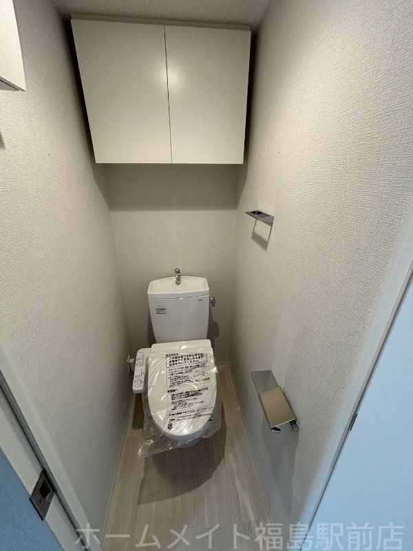 拡大写真:コンフォリア・リヴ大阪本町 4階401のトイレ