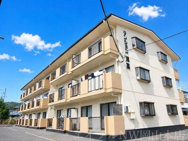マンション津高の外観
