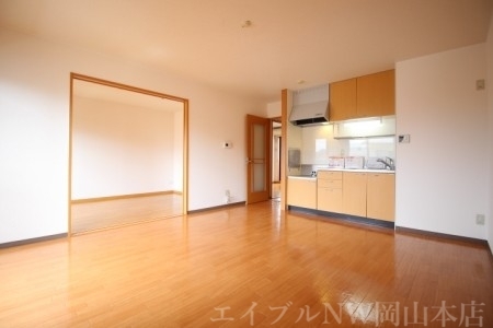 拡大写真:Twin Casa Ⅱ棟 3階302のキッチン