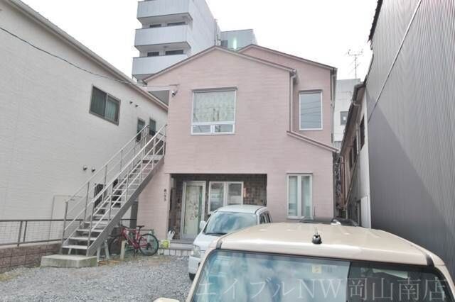 拡大写真:岡山市北区富田町1丁目 2階201の建物外観