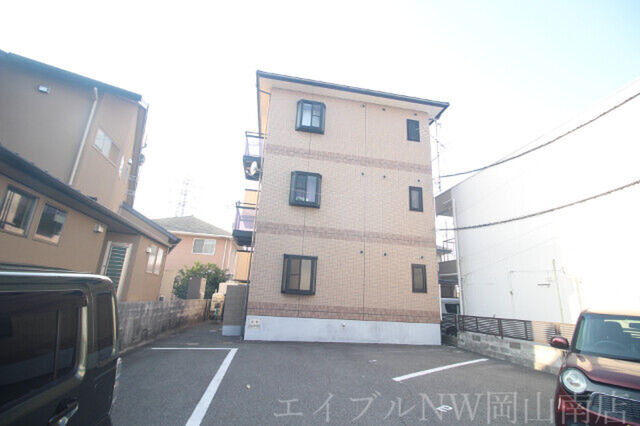 拡大写真：岡山市南区福浜西町 3階302の建物外観