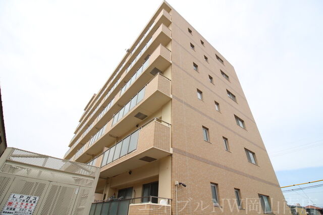 拡大写真：岡山市南区新福１丁目 3階301の建物外観