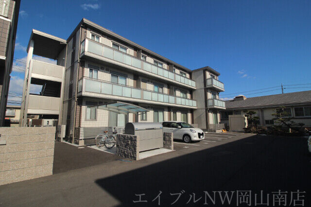 拡大写真:岡山市南区芳泉3丁目 2階201の建物外観