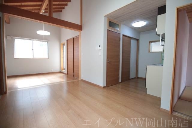 拡大写真:岡山市北区富田町1丁目 2階201の居室・リビング