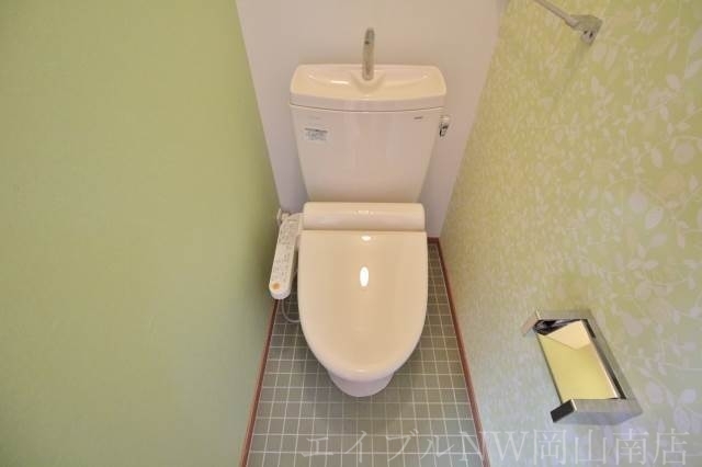 拡大写真:岡山市北区富田町1丁目 2階201のトイレ